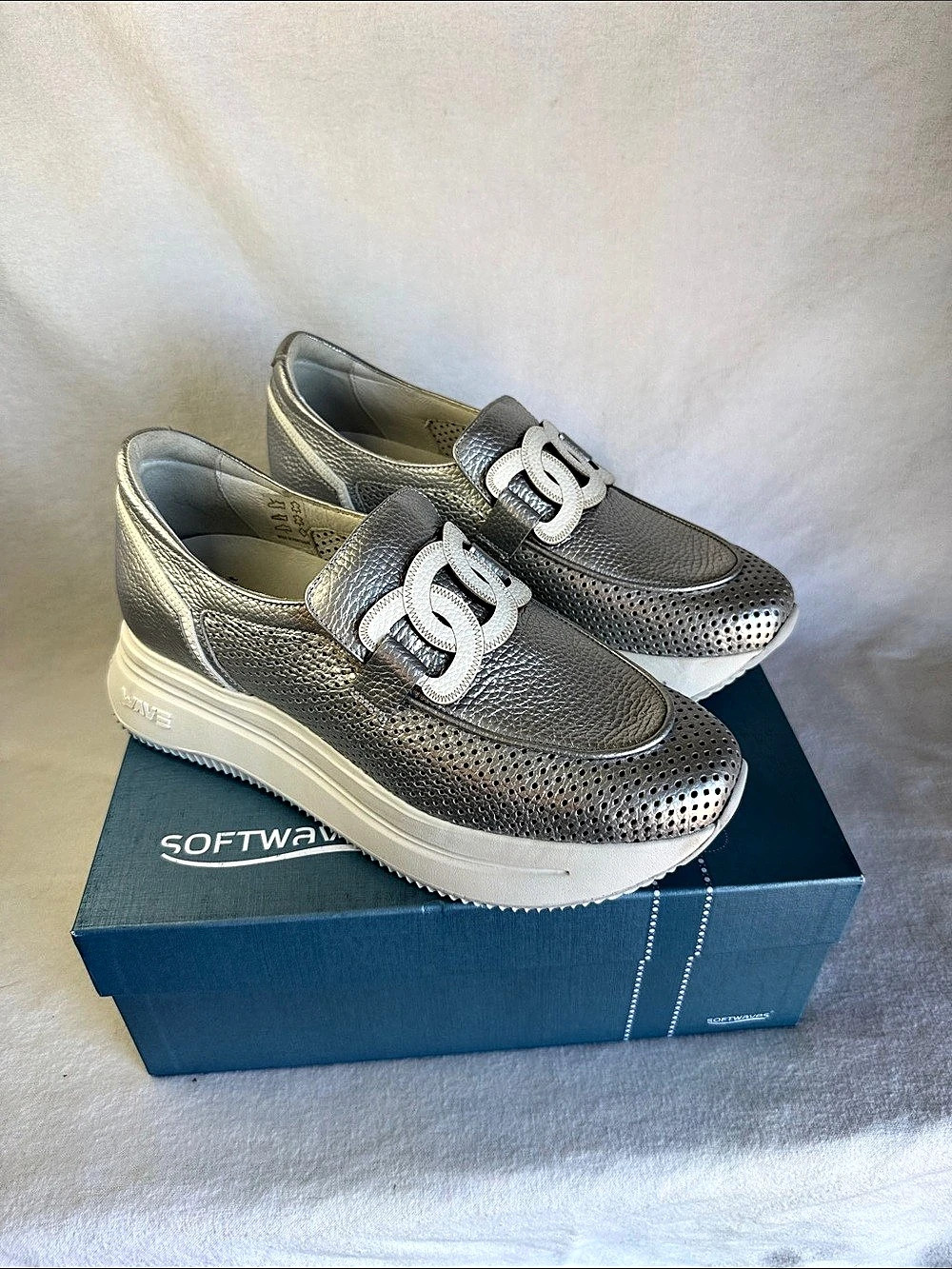 SoftWaves Cadie Platform Sneaker Silver Size 39.5 NWB